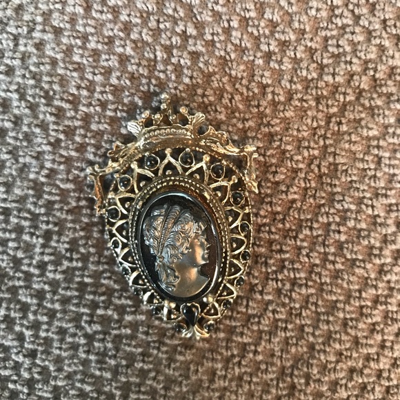 Vintage cameo brooch - Picture 8 of 10